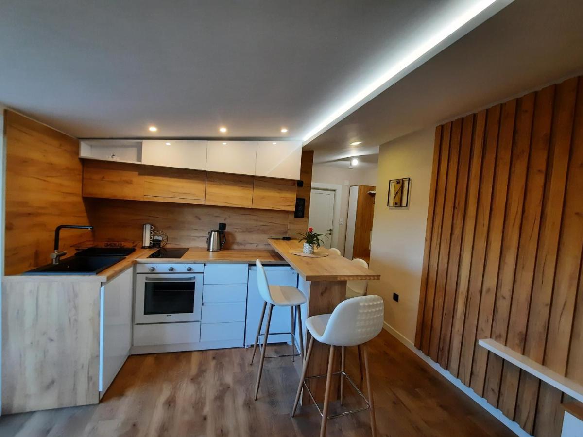 Dream Home, Free Garage Nis Luaran gambar