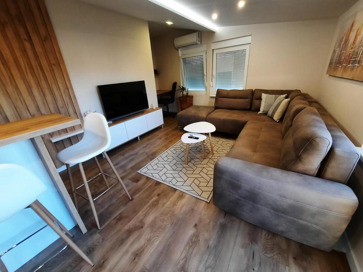 Dream Home, Free Garage Nis Luaran gambar