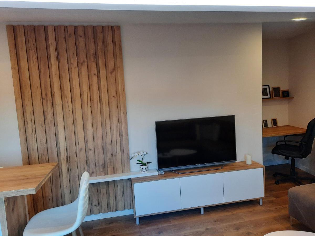 Dream Home, Free Garage Nis Luaran gambar