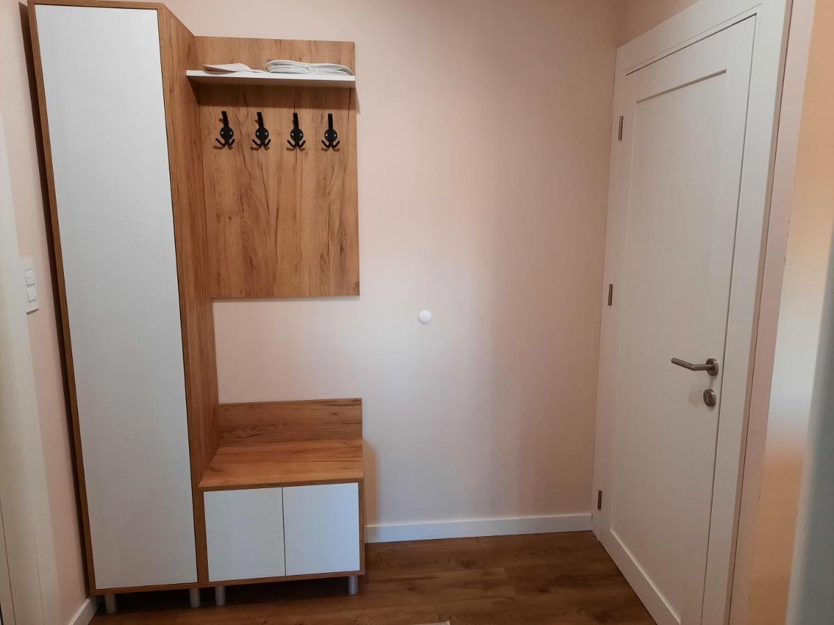 Dream Home, Free Garage Nis Luaran gambar