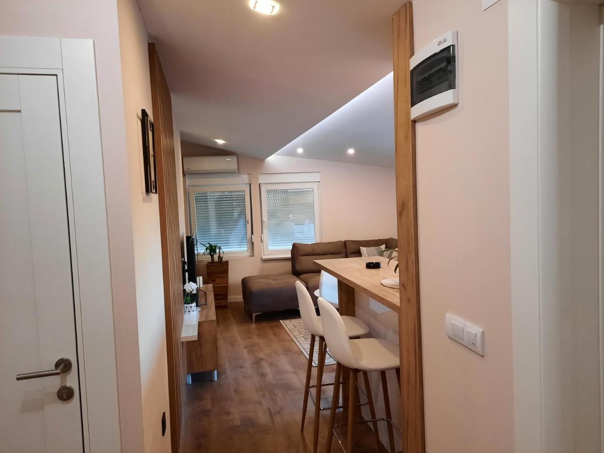 Dream Home, Free Garage Nis Luaran gambar